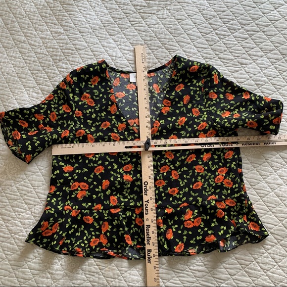 Everly Floral Button down Blouse cropped - Picture 10 of 10